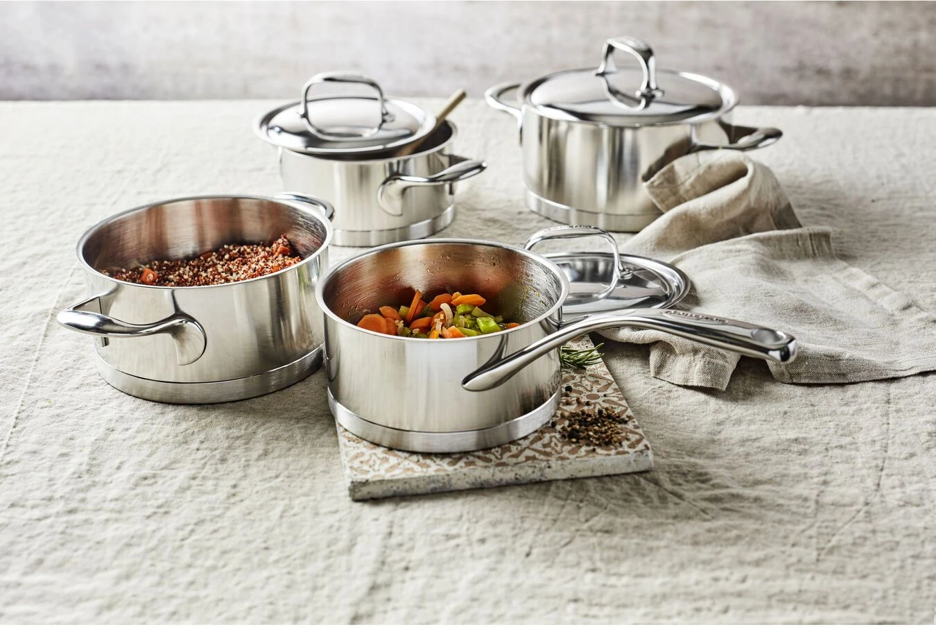 Demeyere - 4 delige Pannenset (Kookpan ø 16 / 18 / 20 cm + Steelpan ø 16 cm) + Deksels Atlantis 7 - RVS Demeyere - 4 Delige Pannenset (Kookpan ø 16 / 18 / 20 Cm + Steelpan ø 16 Cm) + Deksels Atlantis 7 - RVS -Praktische Winkel Voor Keukenbenodigdheden 000022503