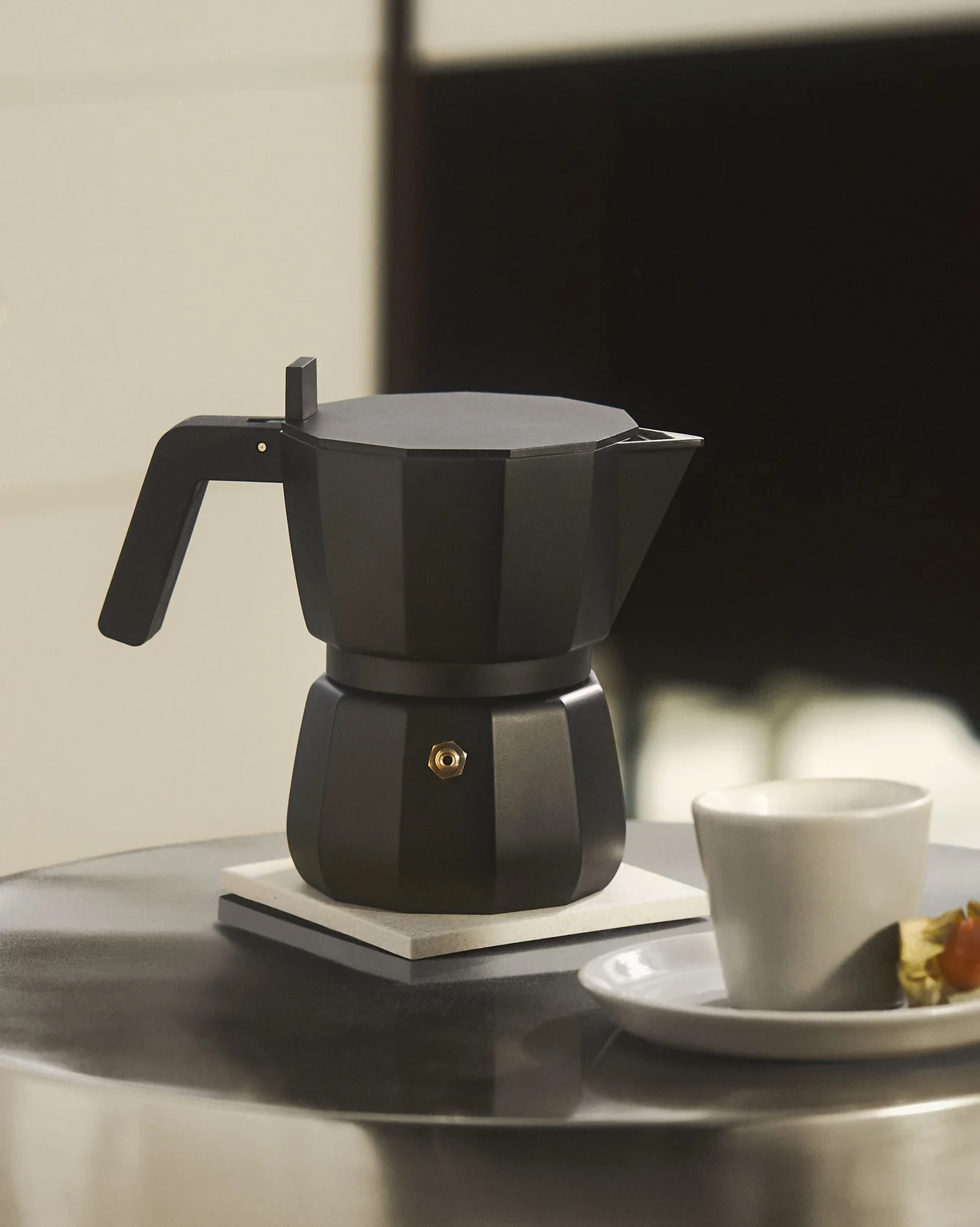 Alessi Percolator Moka Black - DC06/3 B - 3 kops - door David Chipperfield Alessi Percolator Moka Black - DC06/3 B - 3 Kops - Door David Chipperfield -Praktische Winkel Voor Keukenbenodigdheden 02 DC06 B 1