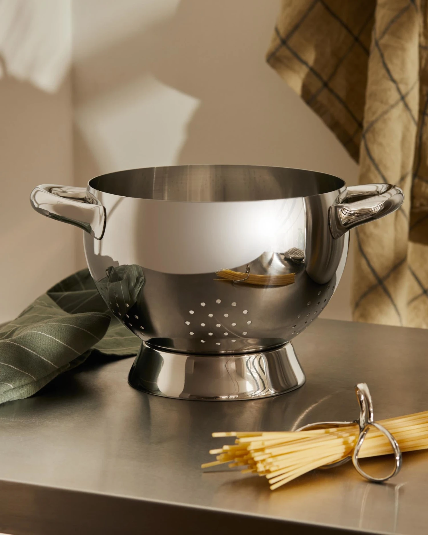 Alessi Vergiet Mami - SG300 - ø 21 cm - door Stefano Giovannoni Alessi Vergiet Mami - SG300 - ø 21 Cm - Door Stefano Giovannoni -Praktische Winkel Voor Keukenbenodigdheden 02 SG300