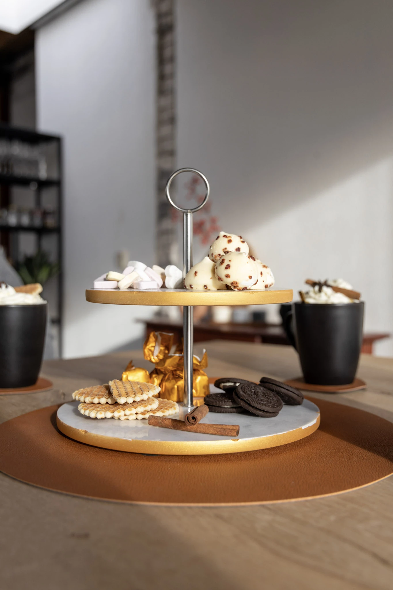 Jay Hill Etagere Marmer Goud 2-Laags Jay Hill Etagere Marmer Goud 2-Laags -Praktische Winkel Voor Keukenbenodigdheden 1 8720812849278 1