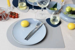 Jay Hill Placemats - Vegan Leer - Grijs / Blauw - Bread - Dubbelzijdig - 44 X 30 Cm - 6 Stuks 6 Jay Hill Placemats - Vegan Leer - Grijs / Blauw - Bread - Dubbelzijdig - 44 X 30 Cm - 6 Stuks -Praktische Winkel Voor Keukenbenodigdheden 11 Jay hill servies stripes 02