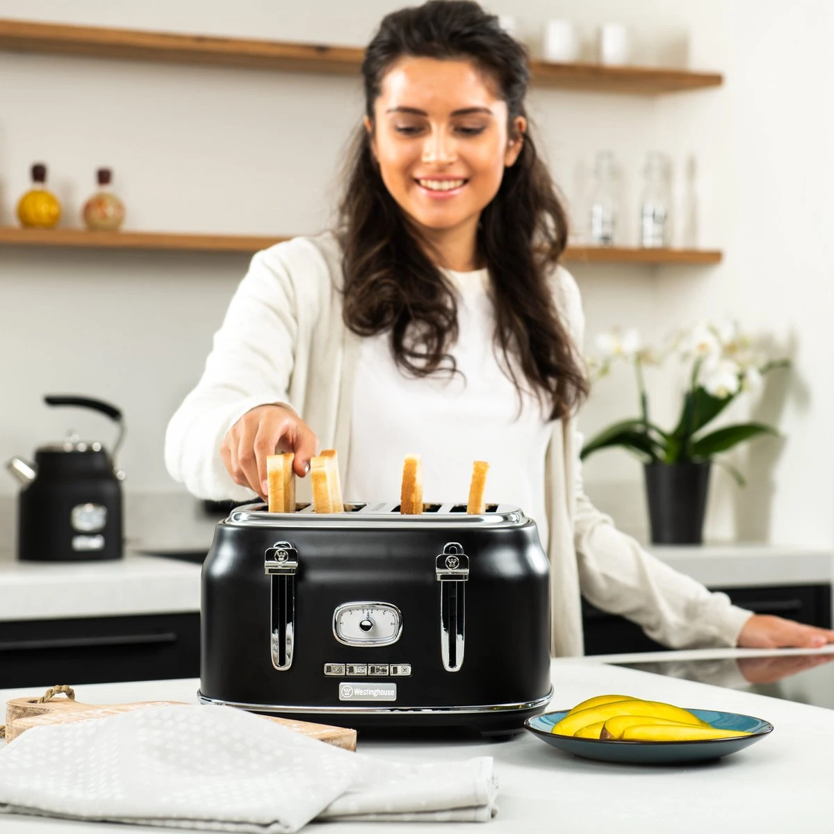 Westinghouse Retro Waterkoker + Broodrooster 4 Sleuven + Blender - Zwart Westinghouse Retro Waterkoker + Broodrooster 4 Sleuven + Blender - Zwart -Praktische Winkel Voor Keukenbenodigdheden