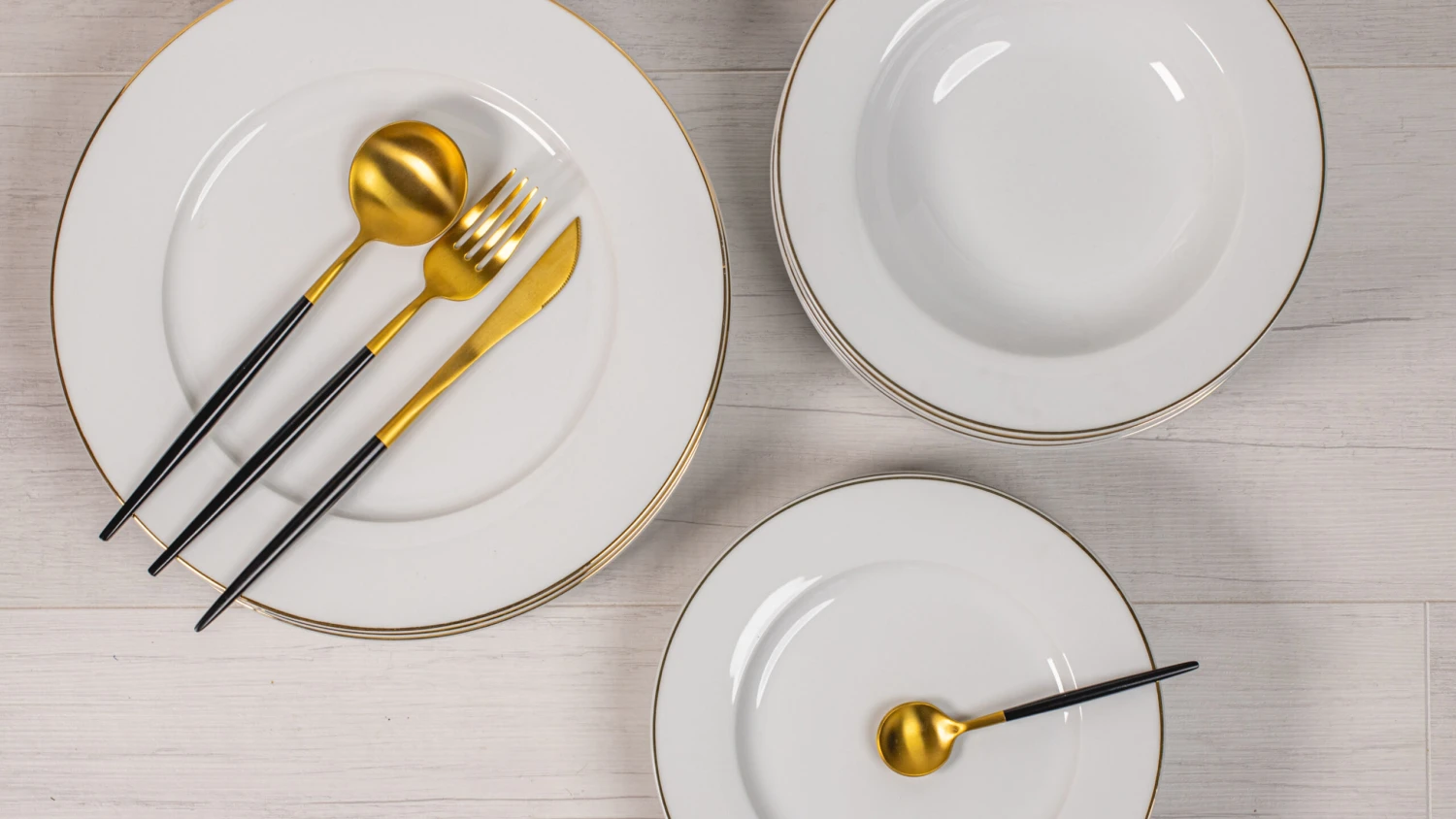 Studio Tavola Serviesset Wit / Goud - 18-delig / 6 personen Studio Tavola Serviesset Wit / Goud - 18-delig / 6 Personen -Praktische Winkel Voor Keukenbenodigdheden 18 delig sfeer 3 scaled