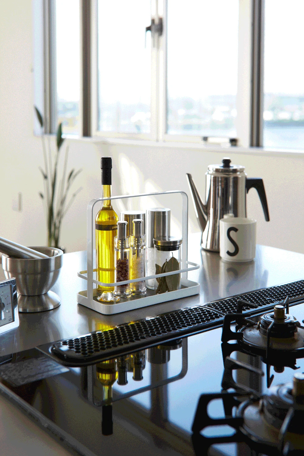 Yamazaki Kruidenrek Tower Wit Yamazaki Kruidenrek Tower Wit -Praktische Winkel Voor Keukenbenodigdheden 2254 TOWER SEASONING RACK WH