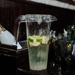 Koziol Schenkkan / Karaf - Onbreekbaar Superglas - Transparant Kunststof 1.5 Liter -Praktische Winkel Voor Keukenbenodigdheden 3687 club pitcher cc os