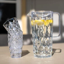 Koziol Schenkkan / Karaf - Onbreekbaar Superglas - Crystal 1.6 Liter Met 4 Waterglazen - 250 Ml -Praktische Winkel Voor Keukenbenodigdheden 4007 crystal set 535 os