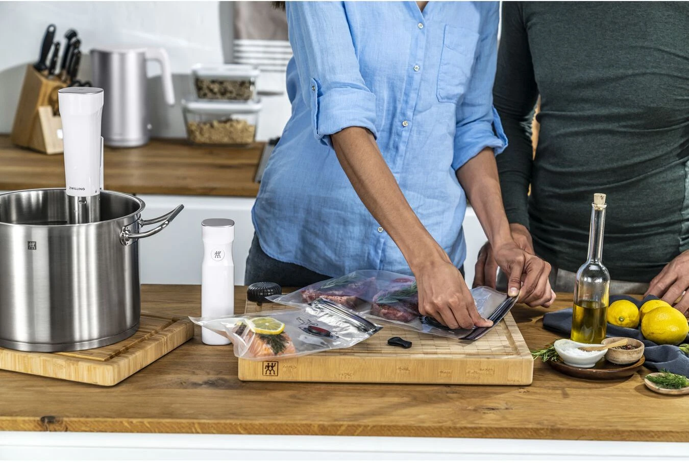 Zwilling Sous Vide Stick Enfinigy - Nauwkeurige temperatuurinstelling - IPX7 Waterproof - Zwart Zwilling Sous Vide Stick Enfinigy - Nauwkeurige Temperatuurinstelling - IPX7 Waterproof - Zwart -Praktische Winkel Voor Keukenbenodigdheden 4009839546716 10