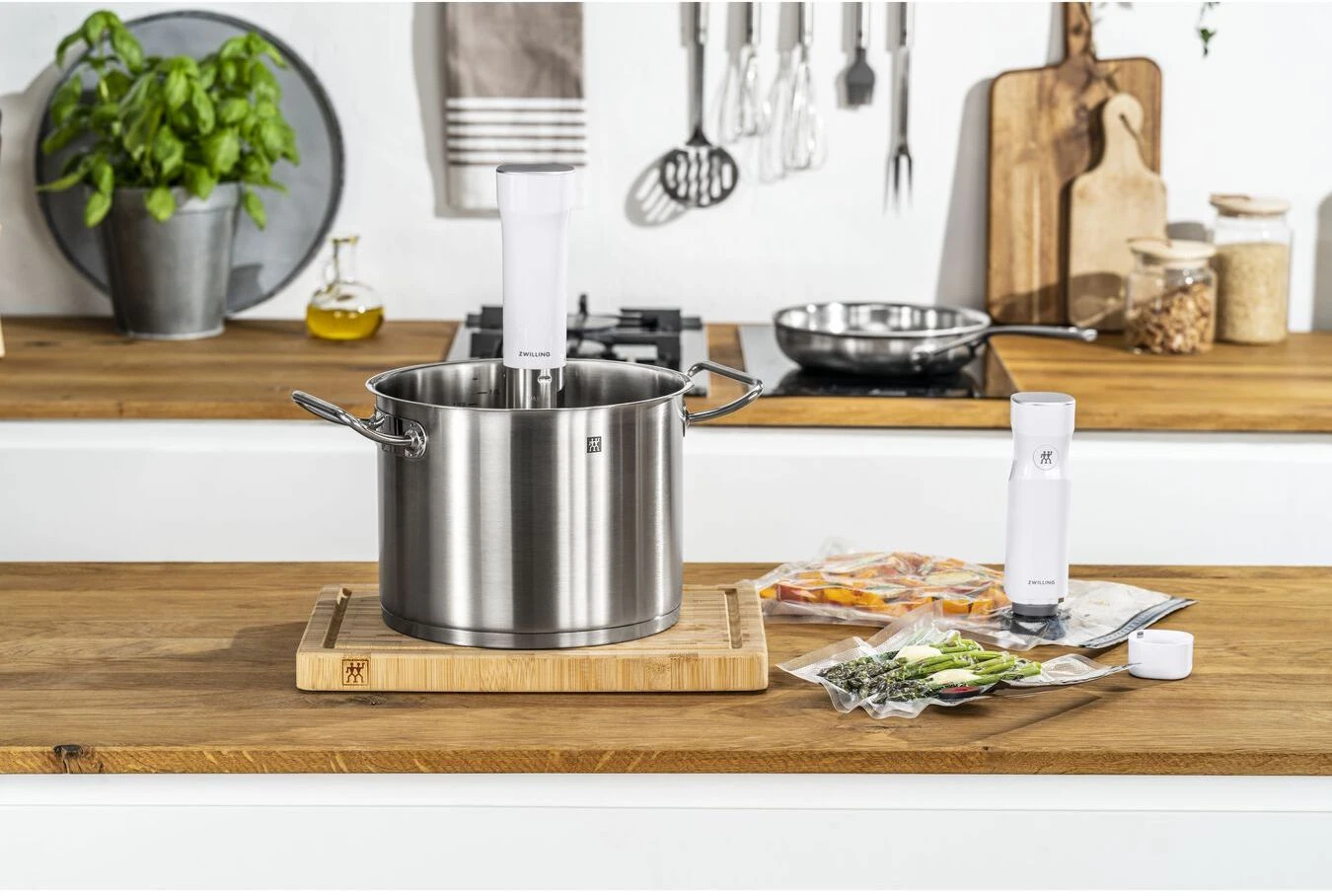 Zwilling Sous Vide Stick Enfinigy - Nauwkeurige temperatuurinstelling - IPX7 Waterproof - Zwart Zwilling Sous Vide Stick Enfinigy - Nauwkeurige Temperatuurinstelling - IPX7 Waterproof - Zwart -Praktische Winkel Voor Keukenbenodigdheden 4009839546716 12