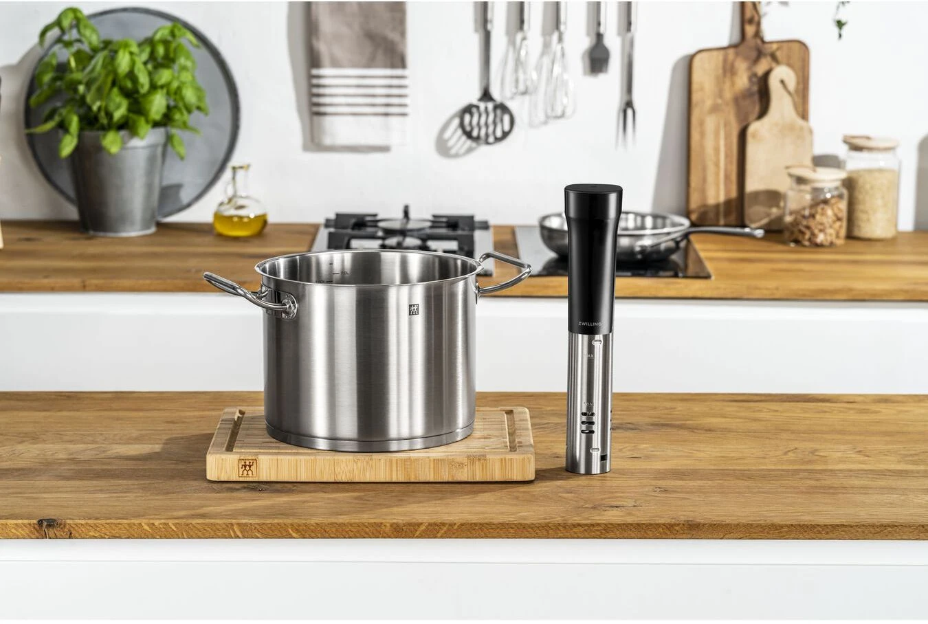 Zwilling Sous Vide Stick Enfinigy - Nauwkeurige temperatuurinstelling - IPX7 Waterproof - Zwart Zwilling Sous Vide Stick Enfinigy - Nauwkeurige Temperatuurinstelling - IPX7 Waterproof - Zwart -Praktische Winkel Voor Keukenbenodigdheden 4009839546716 4