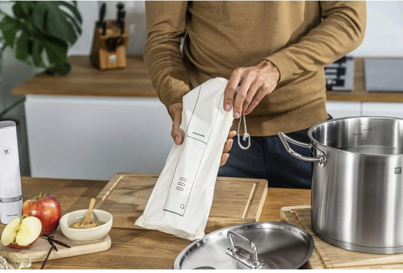 Zwilling Sous Vide Stick Enfinigy - Nauwkeurige temperatuurinstelling - IPX7 Waterproof - Zwart Zwilling Sous Vide Stick Enfinigy - Nauwkeurige Temperatuurinstelling - IPX7 Waterproof - Zwart -Praktische Winkel Voor Keukenbenodigdheden 4009839546716 6