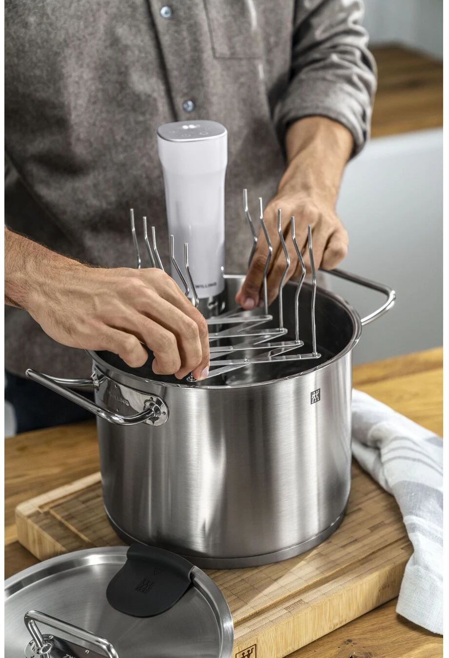 Zwilling Verstelbaar Sous Vide Rek Enfinigy - 15 tot 47 cm Zwilling Verstelbaar Sous Vide Rek Enfinigy - 15 Tot 47 Cm -Praktische Winkel Voor Keukenbenodigdheden 4009839643897 6