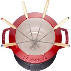 Staub Fondueset Kersenrood - ø 20 Cm / 2.36 Liter 7 Staub Fondueset Kersenrood - ø 20 Cm / 2.36 Liter -Praktische Winkel Voor Keukenbenodigdheden 40511 975 0 7