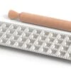 Marcato Ravioli Maker Met Deegroller - 48 Vaks - 2.5 X 2.5 Cm 1 Marcato Ravioli Maker Met Deegroller - 48 Vaks - 2.5 X 2.5 Cm -Praktische Winkel Voor Keukenbenodigdheden 4562588