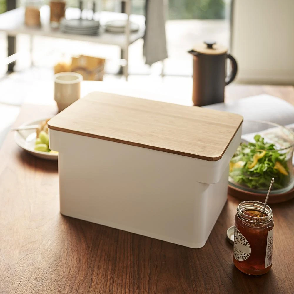 Yamazaki Broodtrommel Met Messenhouder Tower Wit Yamazaki Broodtrommel Met Messenhouder Tower Wit -Praktische Winkel Voor Keukenbenodigdheden