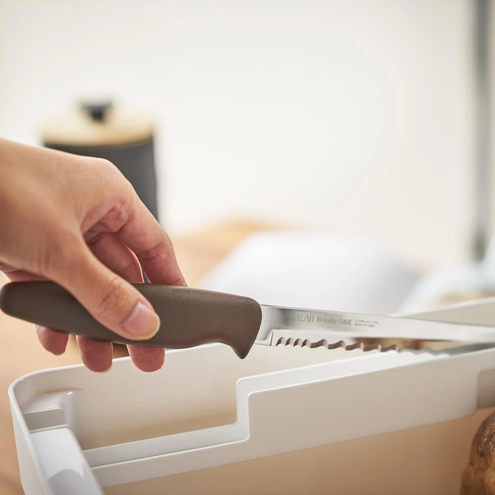 Yamazaki Broodtrommel Met Messenhouder Tower Wit Yamazaki Broodtrommel Met Messenhouder Tower Wit -Praktische Winkel Voor Keukenbenodigdheden