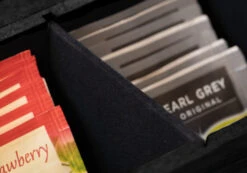 Sakura Tea Theedoos - Zwart - 6-vaks - Met Fluweel - 24 X 16 Cm 5 Sakura Tea Theedoos - Zwart - 6-vaks - Met Fluweel - 24 X 16 Cm -Praktische Winkel Voor Keukenbenodigdheden 5 detail 6 lang zwart 2