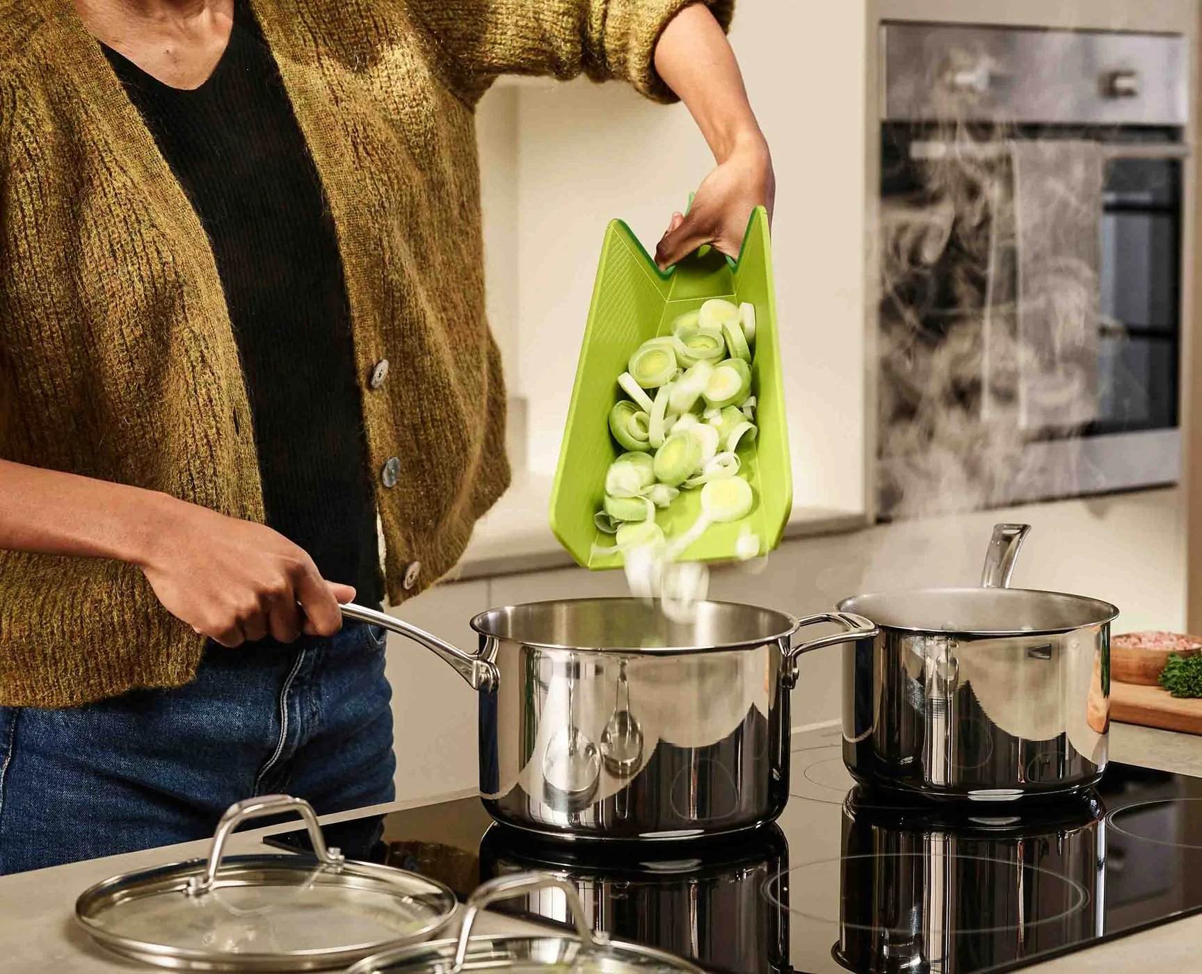 Joseph Joseph Snijplank Chop2Pot Plus 45 x 26 - opvouwbaar - groen Joseph Joseph Snijplank Chop2Pot Plus 45 X 26 - Opvouwbaar - Groen -Praktische Winkel Voor Keukenbenodigdheden 60201 60204 Media 03