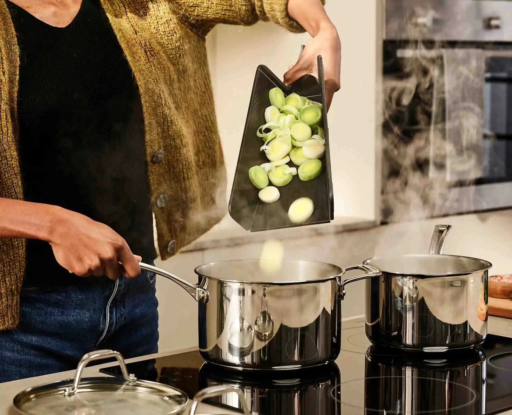 Joseph Joseph Snijplank Chop2Pot Plus 45 x 26 - opvouwbaar - zwart Joseph Joseph Snijplank Chop2Pot Plus 45 X 26 - Opvouwbaar - Zwart -Praktische Winkel Voor Keukenbenodigdheden 60202 60205 Media 03