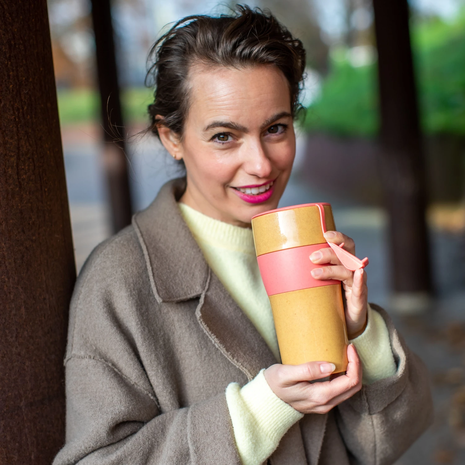 Koziol Thermosbeker Aroma To Go Roze 700 ml Koziol Thermosbeker Aroma To Go Roze 700 Ml -Praktische Winkel Voor Keukenbenodigdheden 7243 aroma to go xl 704 fr 12 os scaled