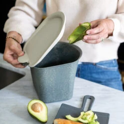 Koziol Tafelprullenbak Bibo Grijs 5 Koziol Tafelprullenbak Bibo Grijs -Praktische Winkel Voor Keukenbenodigdheden 7605 bibo 701 os