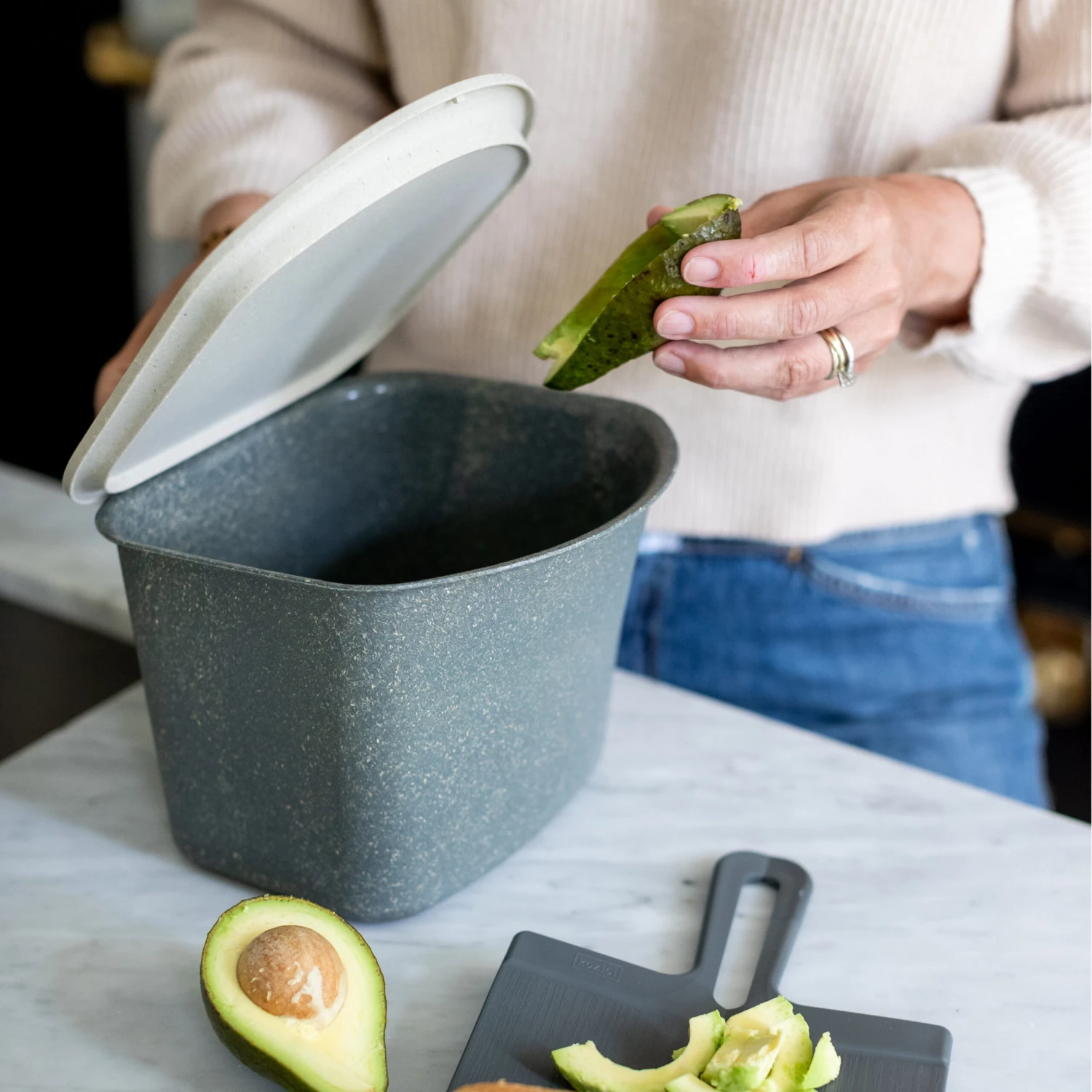 Koziol Tafelprullenbak Bibo Grijs Koziol Tafelprullenbak Bibo Grijs -Praktische Winkel Voor Keukenbenodigdheden 7605 bibo 7250 snap s 701 os scaled