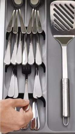 Joseph Joseph Bestekbak - 8 Vaks - DrawerStore - Grijs - 39 X 39 Cm 5 Joseph Joseph Bestekbak - 8 Vaks - DrawerStore - Grijs - 39 X 39 Cm -Praktische Winkel Voor Keukenbenodigdheden 85127 04