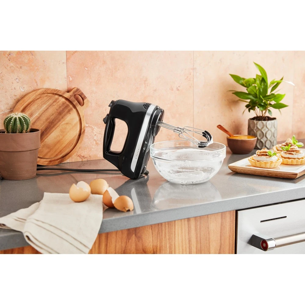 KitchenAid Handmixer - 6 standen - onyx zwart - 5KHM6118EOB KitchenAid Handmixer - 6 Standen - Onyx Zwart - 5KHM6118EOB -Praktische Winkel Voor Keukenbenodigdheden 859711634760 2