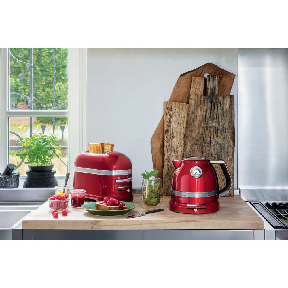 KitchenAid Waterkoker Artisan - temperatuurregeling - appelrood - 1.5 liter - 5KEK1522ECA KitchenAid Waterkoker Artisan - Temperatuurregeling - Appelrood - 1.5 Liter - 5KEK1522ECA -Praktische Winkel Voor Keukenbenodigdheden 859780001230 1