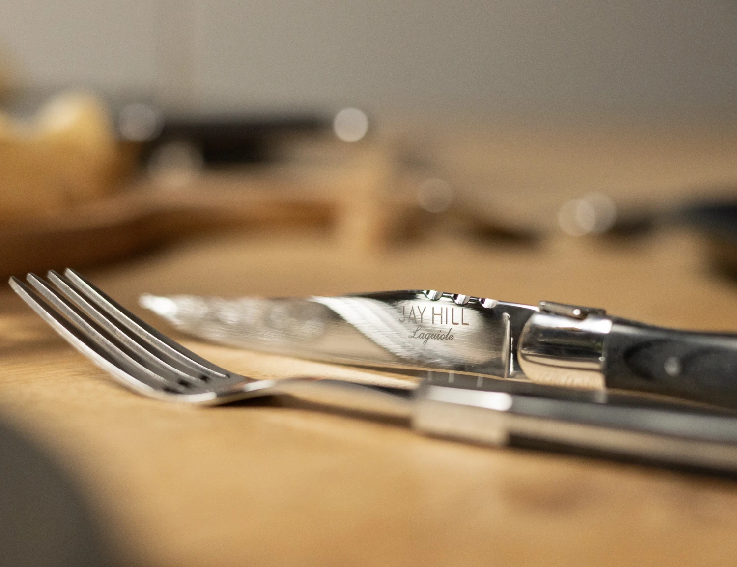Jay Hill Bestekset Laguiole - Zwart - 16-delig / 4 personen Jay Hill Bestekset Laguiole - Zwart - 16-delig / 4 Personen -Praktische Winkel Voor Keukenbenodigdheden AR7A5866 1