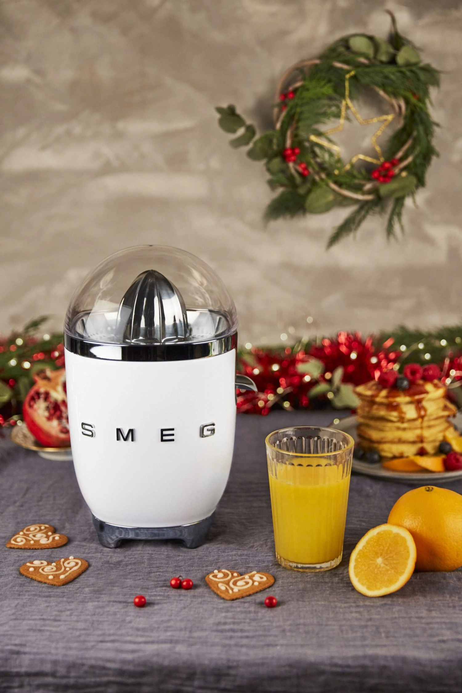 SMEG Citruspers - elektrisch - wit - CJF11WHEU SMEG Citruspers - Elektrisch - Wit - CJF11WHEU -Praktische Winkel Voor Keukenbenodigdheden CJF01WHEU L02 scaled