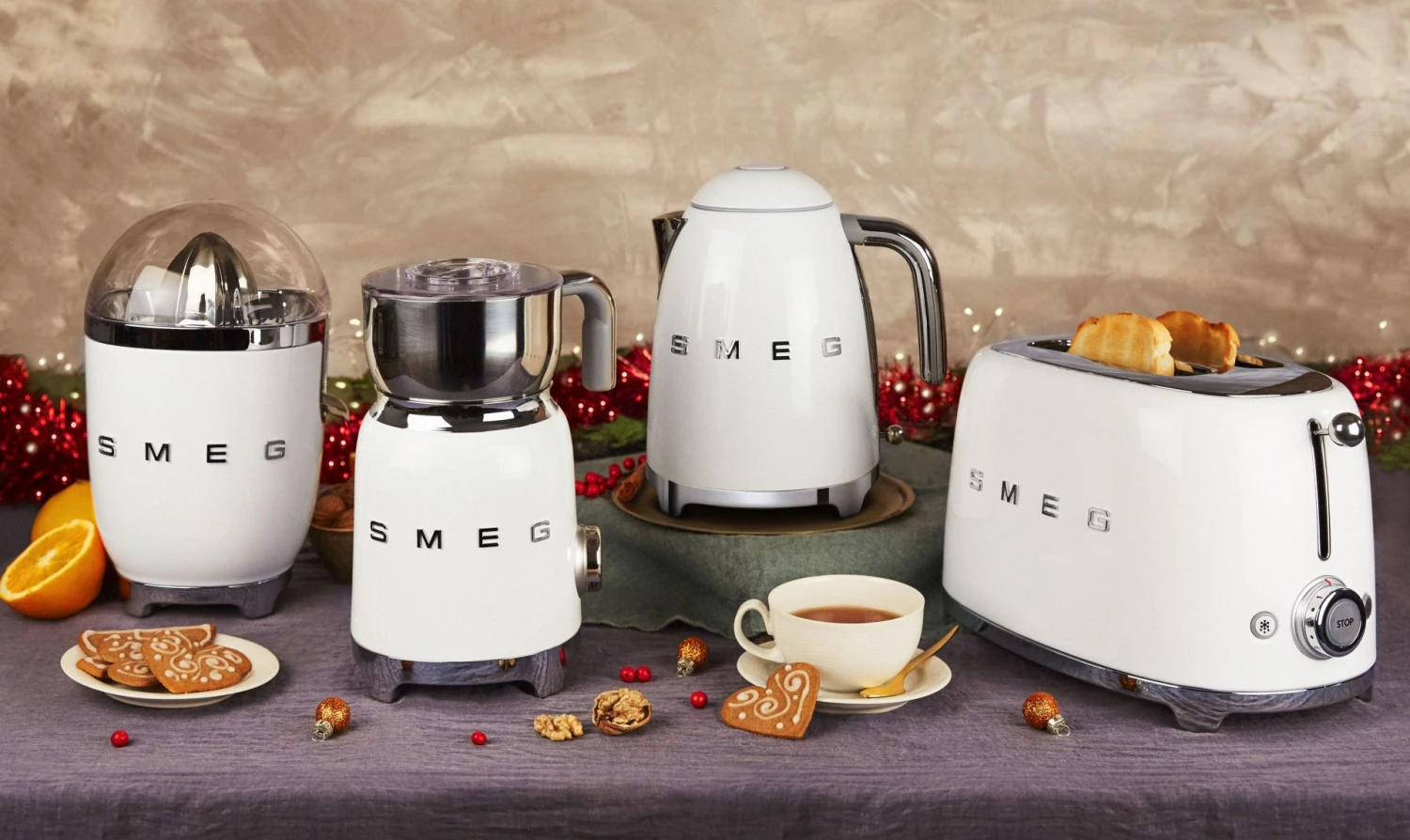 SMEG Citruspers - elektrisch - wit - CJF11WHEU SMEG Citruspers - Elektrisch - Wit - CJF11WHEU -Praktische Winkel Voor Keukenbenodigdheden CJF01WHEU L100 1