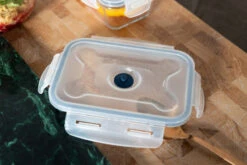 Sareva Vacuum Ovenschalen / Vershoudbakjes - Hittebestendig Glas - 3 Delige Set / 970 Ml + 1.7 Ltr 5 Sareva Vacuum Ovenschalen / Vershoudbakjes - Hittebestendig Glas - 3 Delige Set / 970 Ml + 1.7 Ltr -Praktische Winkel Voor Keukenbenodigdheden Crumble in ovenschaal en vershoudbakjes 5 2