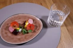 Jay Hill Placemat - Vegan Leer - Grijs / Blauw - Dubbelzijdig - ø 38 Cm 4 Jay Hill Placemat - Vegan Leer - Grijs / Blauw - Dubbelzijdig - ø 38 Cm -Praktische Winkel Voor Keukenbenodigdheden EP2A3112