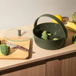 Eva Solo Stoommandje Voor Magnetron Green Tools ø 22 X 9 Cm 4 Eva Solo Stoommandje Voor Magnetron Green Tools ø 22 X 9 Cm -Praktische Winkel Voor Keukenbenodigdheden Eva Solo Green Tool Daempfer fuer die Mikrowelle Situation 2
