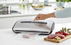 FoodSaver Vacumeermachine Urban Premium Plus - Zilver - FFS016/X 6 FoodSaver Vacumeermachine Urban Premium Plus - Zilver - FFS016/X -Praktische Winkel Voor Keukenbenodigdheden FFS016X Lifestyle 13 5d36e0ebf0c537.74118453