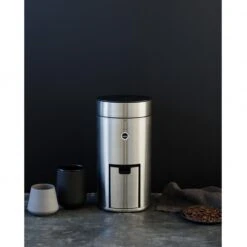 Wilfa Koffiemolen / Bonenmaler Uniform Steel 6 Wilfa Koffiemolen / Bonenmaler Uniform Steel -Praktische Winkel Voor Keukenbenodigdheden Grinder Uniform WSFB 100S Environment DarkBG Vert 638da9396e1975.84412396