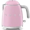 SMEG Waterkoker Mini - 1400 W - Roze - 800 Ml - 3 Kops - KLF05PKEU 2 SMEG Waterkoker Mini - 1400 W - Roze - 800 Ml - 3 Kops - KLF05PKEU -Praktische Winkel Voor Keukenbenodigdheden KLF05PKEU 1