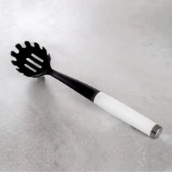 KitchenAid Spaghettilepel Classic - Wit 4 KitchenAid Spaghettilepel Classic - Wit -Praktische Winkel Voor Keukenbenodigdheden KitchenAid lyzka kuchenna CLASSIC KCG005OHWHE 5057982066437