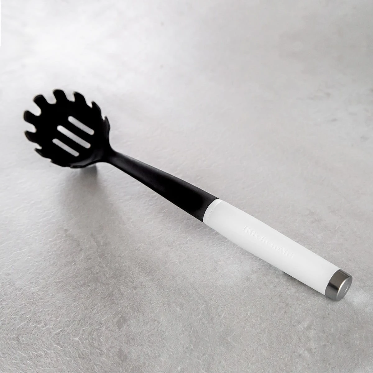 KitchenAid Spaghettilepel Classic - Wit KitchenAid Spaghettilepel Classic - Wit -Praktische Winkel Voor Keukenbenodigdheden KitchenAid lyzka kuchenna CLASSIC KCG005OHWHE 5057982066437