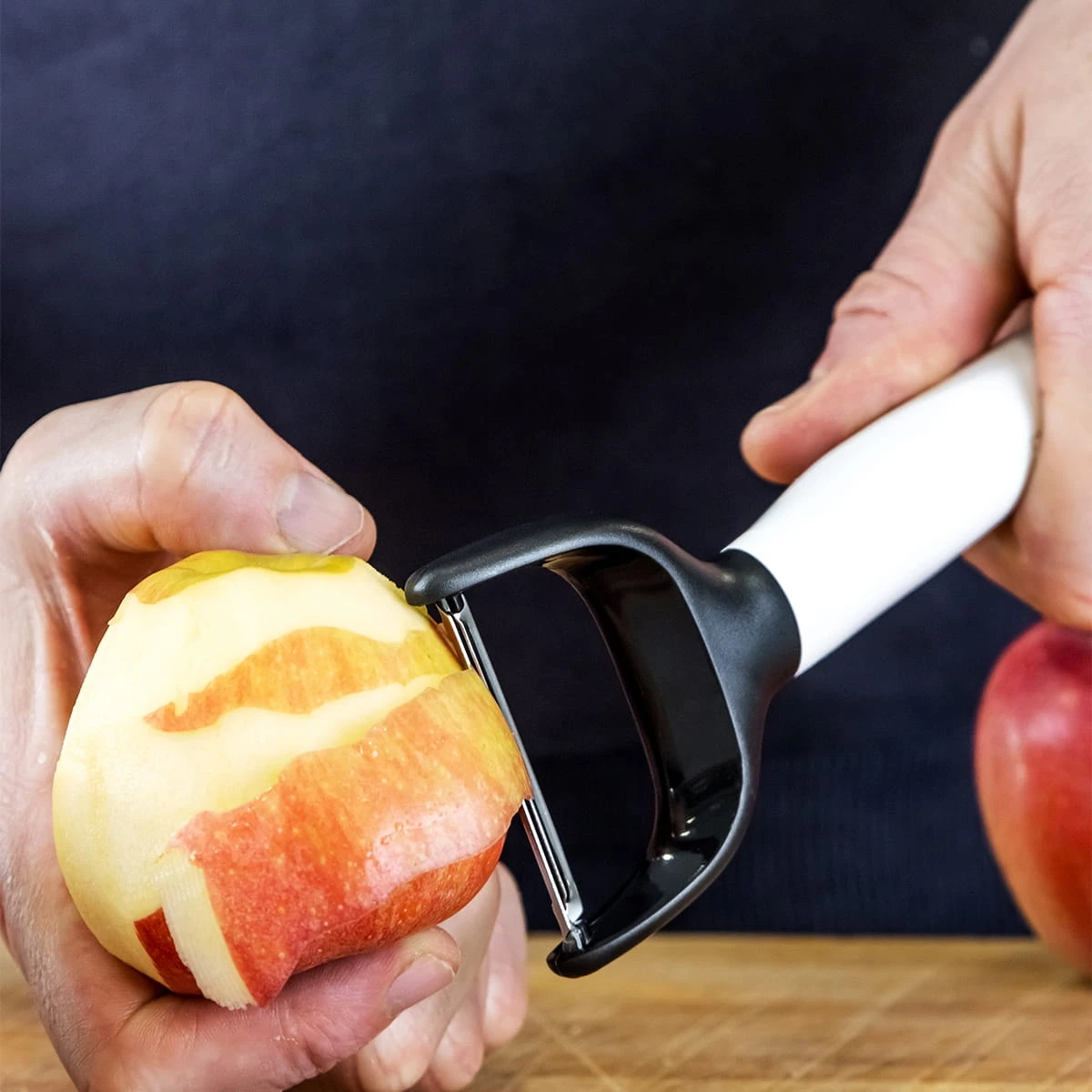 KitchenAid Dunschiller Classic 18 cm - White KitchenAid Dunschiller Classic 18 Cm - White -Praktische Winkel Voor Keukenbenodigdheden KitchenAid obieraczka Y do jablek CLASSIC White KCG145OHWHE 5057982066086