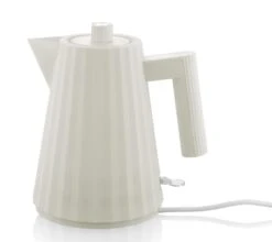 Alessi Waterkoker Plissé - Droogkookbeveiliging - Wit - Michele De Lucchi - 1 Liter - MDL06/1 W 4 Alessi Waterkoker Plissé - Droogkookbeveiliging - Wit - Michele De Lucchi - 1 Liter - MDL06/1 W -Praktische Winkel Voor Keukenbenodigdheden MDL06 1 W 1