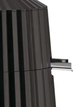 Alessi Citruspers Plissé - Elektrisch - Zwart - Michele De Lucchi - MDL07 B 5 Alessi Citruspers Plissé - Elektrisch - Zwart - Michele De Lucchi - MDL07 B -Praktische Winkel Voor Keukenbenodigdheden MDL07 B 03 A4 3500pxl