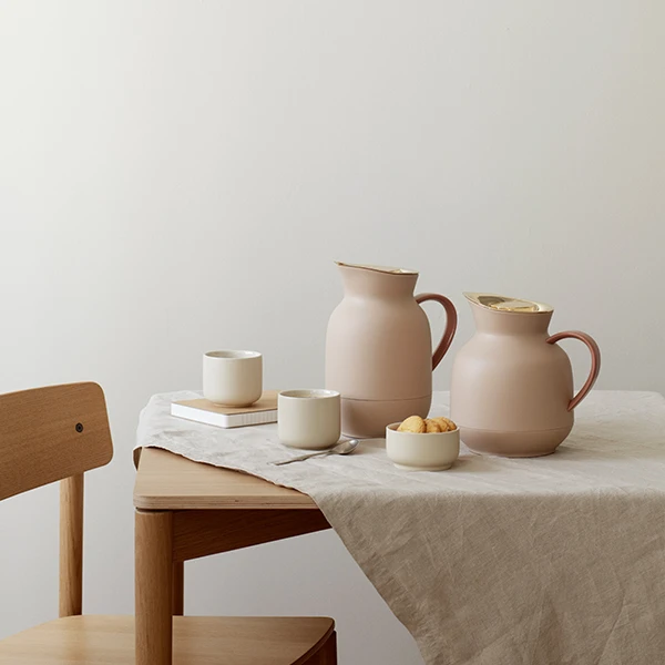 Stelton Thermoskan voor koffie Amphora Soft Black 1 Liter Stelton Thermoskan Voor Koffie Amphora Soft Black 1 Liter -Praktische Winkel Voor Keukenbenodigdheden Media amphora