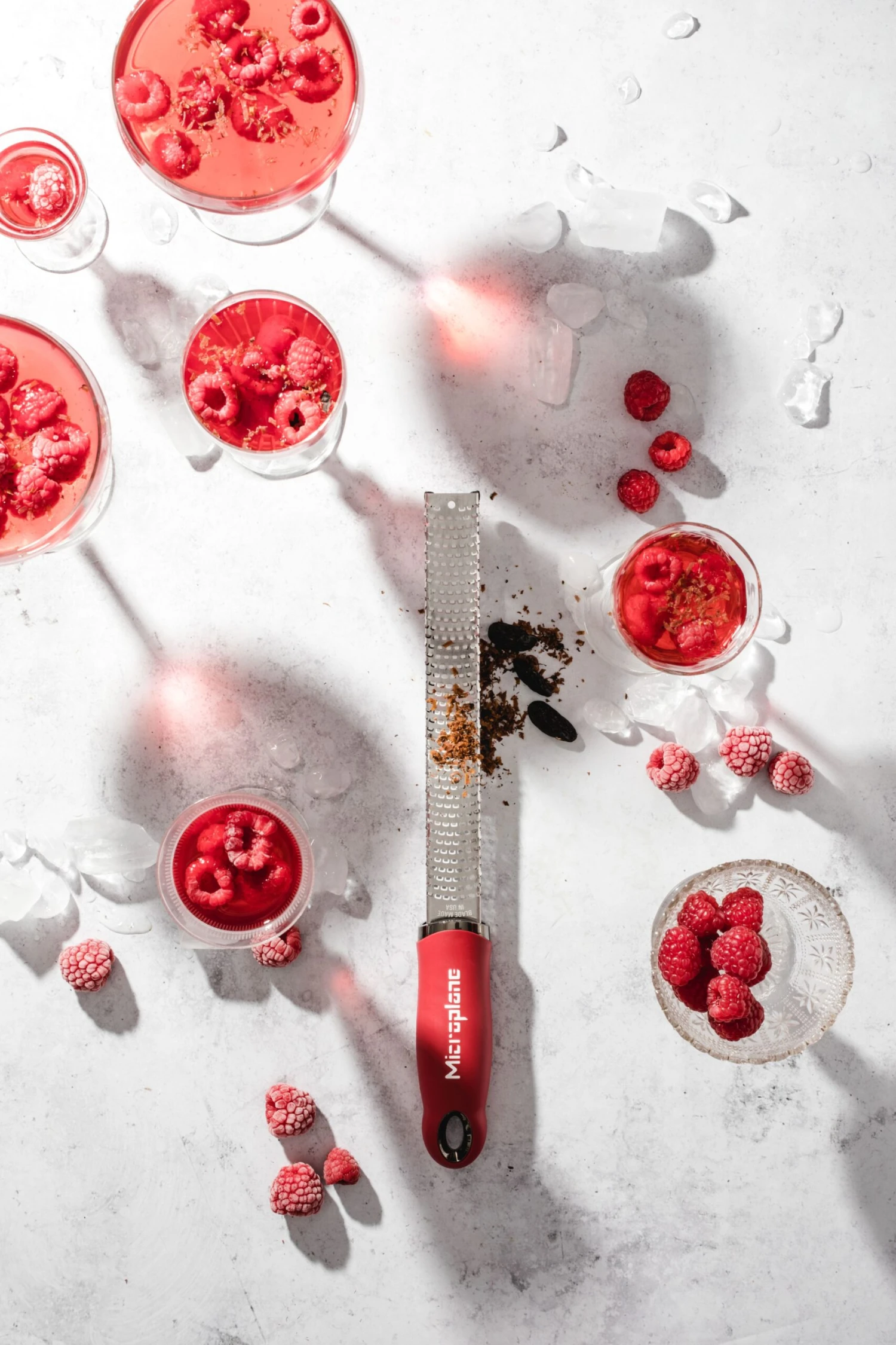 Microplane Rasp Premium Classic - Fijn - Pomegranate Red Microplane Rasp Premium Classic - Fijn - Pomegranate Red -Praktische Winkel Voor Keukenbenodigdheden Microplane Premium Classic 46127 Zester Pomegranate Red Cocktail 2 scaled