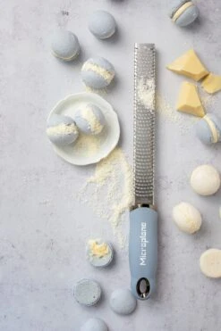 Microplane Rasp Premium Classic - Fijn - Sky Blue -Praktische Winkel Voor Keukenbenodigdheden Microplane Premium Classic 46227 Zester Sky Blue Macarons 2