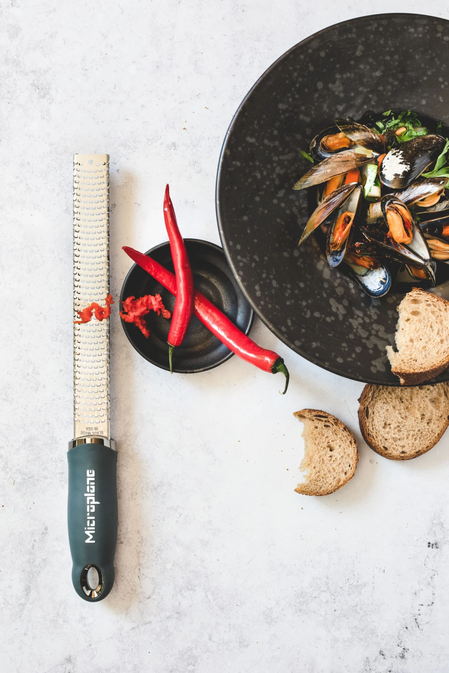 Microplane Rasp Premium Classic - Fijn - After Dark Grey Microplane Rasp Premium Classic - Fijn - After Dark Grey -Praktische Winkel Voor Keukenbenodigdheden Microplane Premium Classic 46743 After Dark Grey Shellfish Chili 5 scaled