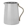 Stelton Thermoskan Emma Grey 1 Liter 1 Stelton Thermoskan Emma Grey 1 Liter -Praktische Winkel Voor Keukenbenodigdheden OL x 201 1 Emma vacuum jug tea grey