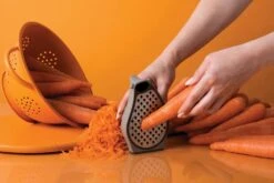 Ototo Rasp Barry 4 Ototo Rasp Barry -Praktische Winkel Voor Keukenbenodigdheden Ototo Rasp Barry 2