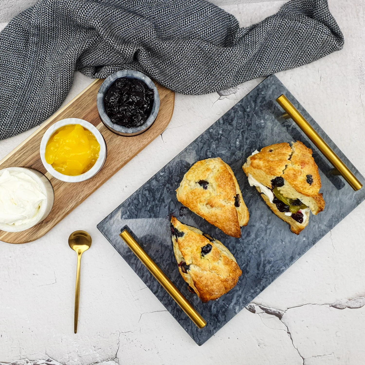 Jay Hill Serveerplank - met marmeren schaaltjes - 37 x 11 cm Jay Hill Serveerplank - Met Marmeren Schaaltjes - 37 X 11 Cm -Praktische Winkel Voor Keukenbenodigdheden PSX 20220424 102800 1