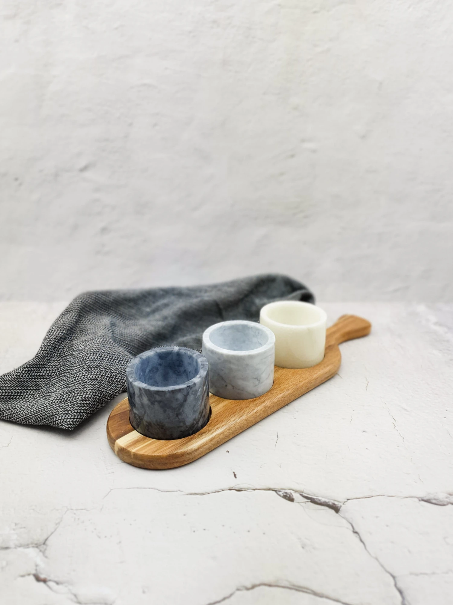 Jay Hill Serveerplank - met marmeren schaaltjes - 37 x 11 cm Jay Hill Serveerplank - Met Marmeren Schaaltjes - 37 X 11 Cm -Praktische Winkel Voor Keukenbenodigdheden PSX 20220429 164757 scaled